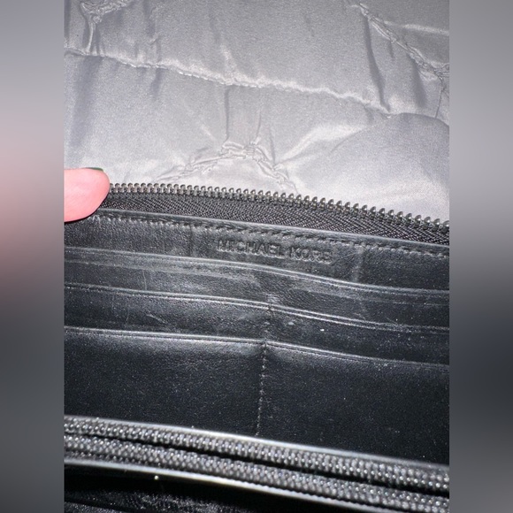 Michael Kors wallet - Picture 5 of 7